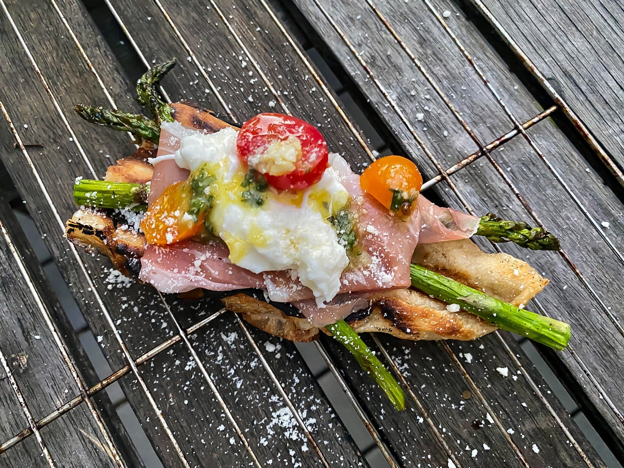 Grilled Summer Backyard Pizza