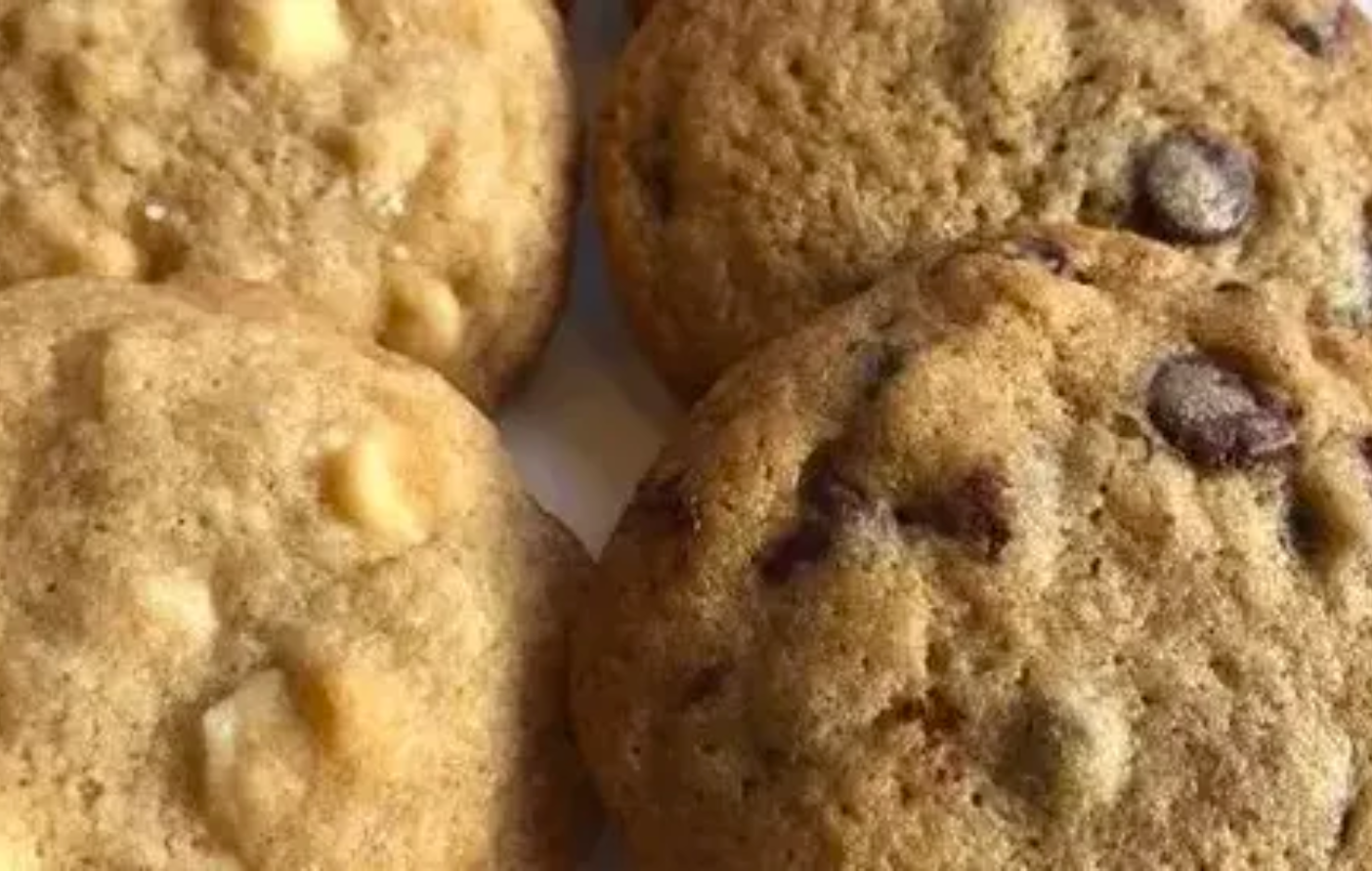Callebaut White Chocolate Chip-Macadamia Nut Cookies